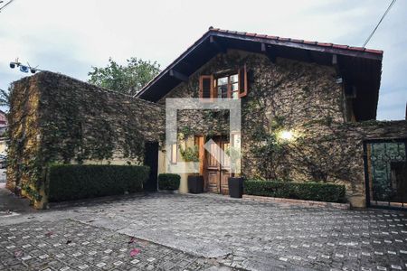Casa à venda com 600m², 4 quartos e 3 vagasFachada
