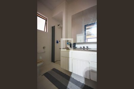 Casa à venda com 600m², 4 quartos e 3 vagasBanheiro suíte 1