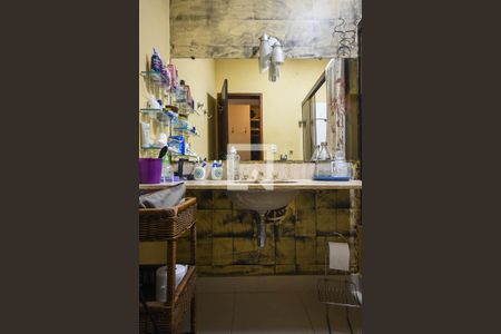 Casa à venda com 600m², 4 quartos e 3 vagasBanheiro suíte 2