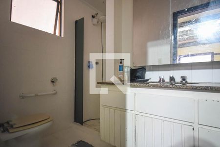 Casa à venda com 600m², 4 quartos e 3 vagasBanheiro suíte 1