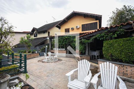 Casa à venda com 600m², 4 quartos e 3 vagasFachada posterior