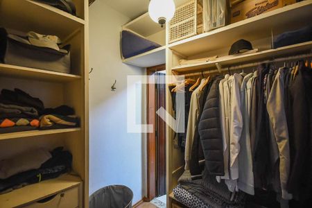 Casa à venda com 600m², 4 quartos e 3 vagasArmário da suíte 2