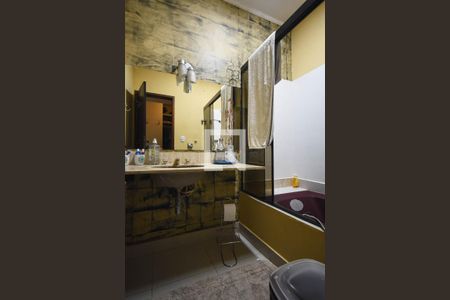 Casa à venda com 600m², 4 quartos e 3 vagasBanheiro suíte 2