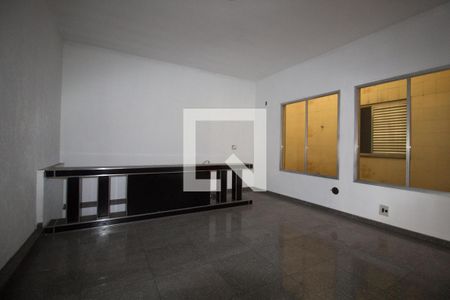 Sala de Casa com 4 quartos, 200m² Vila Dalila