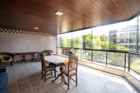 Apartamento à venda com 106m², 2 quartos e 1 vagaVaranda