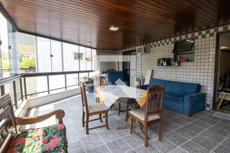 Apartamento à venda com 106m², 2 quartos e 1 vagaVaranda