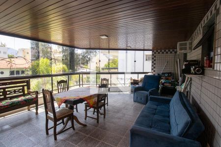 Apartamento à venda com 106m², 2 quartos e 1 vagaVaranda