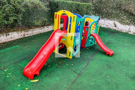 Apartamento à venda com 176m², 4 quartos e 3 vagas Apartamento à venda com 176m², 4 quartos e 3 vagasÁrea Comum - Playground