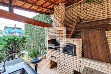 Apartamento à venda com 176m², 4 quartos e 3 vagas Apartamento à venda com 176m², 4 quartos e 3 vagasÁrea Comum - Churrasqueira