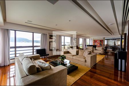 Sala de apartamento à venda com 4 quartos, 460m² em Piratininga, Niterói