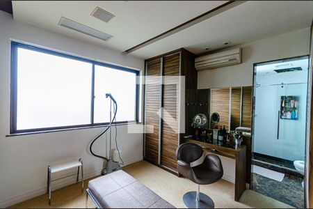 Apartamento à venda com 460m², 4 quartos e 2 vagas Apartamento à venda com 460m², 4 quartos e 2 vagasCloset