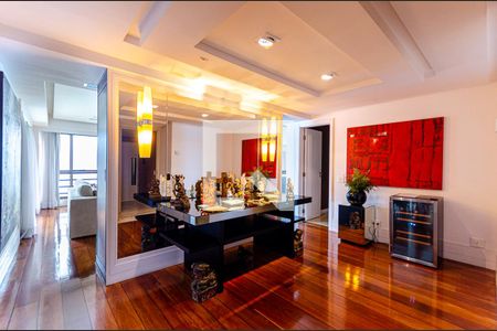 Apartamento à venda com 460m², 4 quartos e 2 vagas Apartamento à venda com 460m², 4 quartos e 2 vagasHall de Entrada