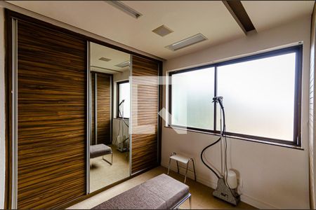 Apartamento à venda com 460m², 4 quartos e 2 vagas Apartamento à venda com 460m², 4 quartos e 2 vagasCloset