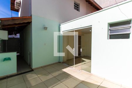 Casa de condomínio para alugar com 85m², 2 quartos e 2 vagasQuintal