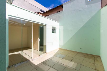 Casa de condomínio para alugar com 85m², 2 quartos e 2 vagasQuintal