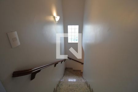 Escada de casa à venda com 3 quartos, 158m² em Interlagos, São Paulo