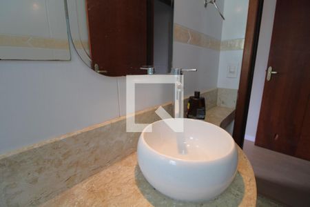 Casa à venda com 158m², 3 quartos e 2 vagasPia banheiro da suíte