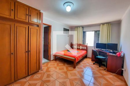 Casa à venda com 341m², 4 quartos e 2 vagasSuíte 2