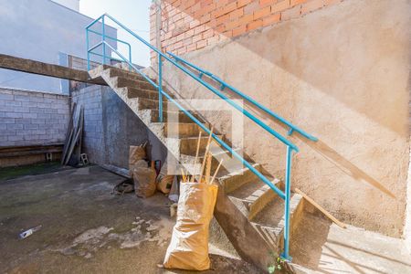 Casa à venda com 70m², 1 quarto e 2 vagasEscada