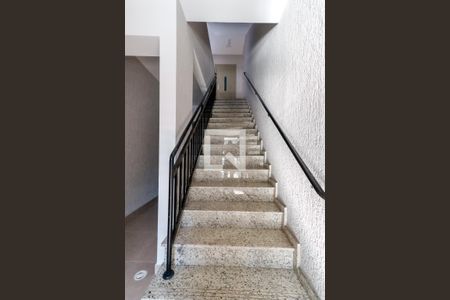 Apartamento para alugar com 40m², 2 quartos e sem vaga Apartamento para alugar com 40m², 2 quartos e sem vagaEscada