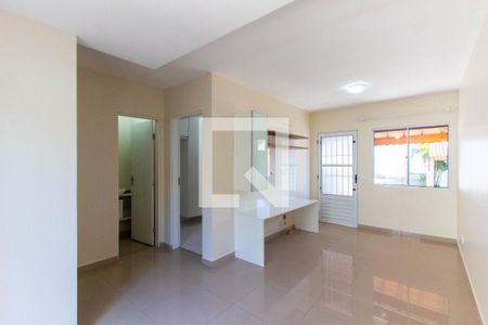 Sala de casa de condomínio para alugar com 2 quartos, 85m² em Granja Viana, Cotia