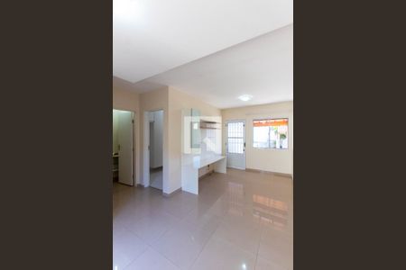 Sala de casa de condomínio para alugar com 2 quartos, 85m² em Granja Viana, Cotia