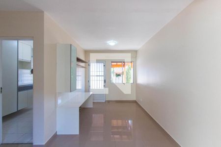 Sala de casa de condomínio para alugar com 2 quartos, 85m² em Granja Viana, Cotia