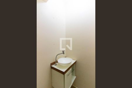 Lavabo de casa de condomínio para alugar com 2 quartos, 85m² em Granja Viana, Cotia