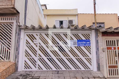 Casa à venda com 150m², 3 quartos e 2 vagas Casa à venda com 150m², 3 quartos e 2 vagasFachada