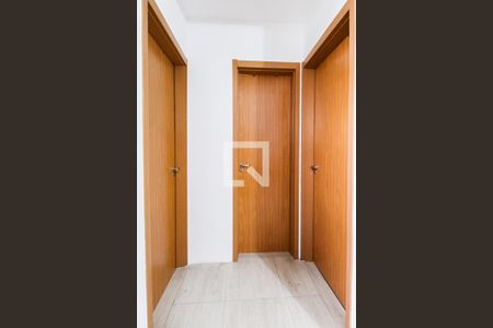 Corredor de apartamento à venda com 2 quartos, 42m² em Jardim Leopoldina, Porto Alegre