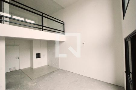 Ampla sala com pé direito duplo conjugada com cozinha de apartamento à venda com 1 quarto, 59m² em Azenha, Porto Alegre