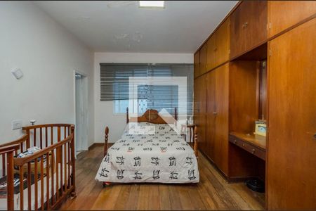 Casa à venda com 248m², 4 quartos e 4 vagasSuíte