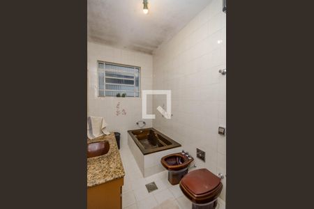 Casa à venda com 248m², 4 quartos e 4 vagasBanheiro Social 