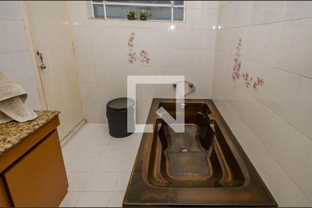 Casa à venda com 248m², 4 quartos e 4 vagasBanheiro Social 