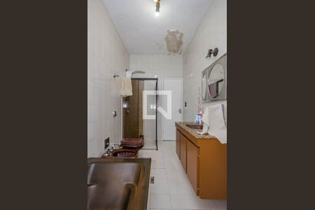 Casa à venda com 248m², 4 quartos e 4 vagasBanheiro Social 