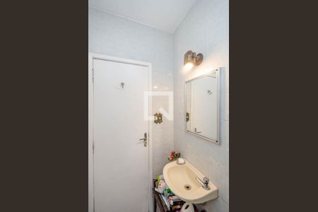 Casa à venda com 248m², 4 quartos e 4 vagasBanheiro Social piso inferior