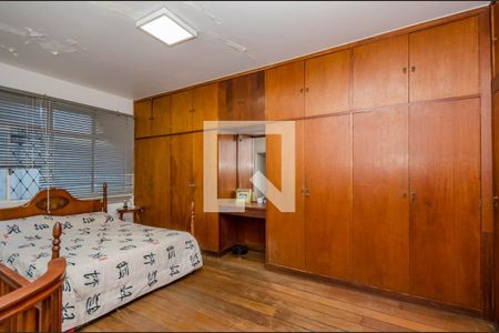 Casa à venda com 248m², 4 quartos e 4 vagasSuíte