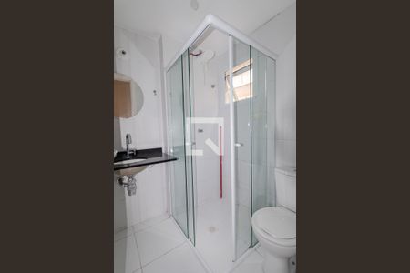 Banheiro Social de kitnet/studio para alugar com 1 quarto, 25m² em Cristo Rei, Curitiba