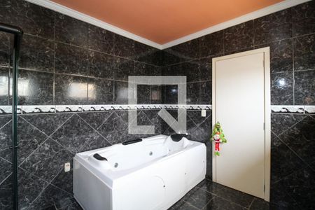 Casa à venda com 310m², 4 quartos e 4 vagas Casa à venda com 310m², 4 quartos e 4 vagasBanheiro da Suite