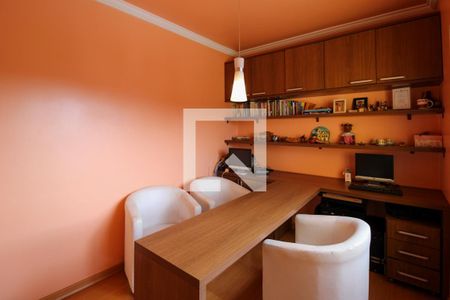 Casa à venda com 310m², 4 quartos e 4 vagas Casa à venda com 310m², 4 quartos e 4 vagasEscritório