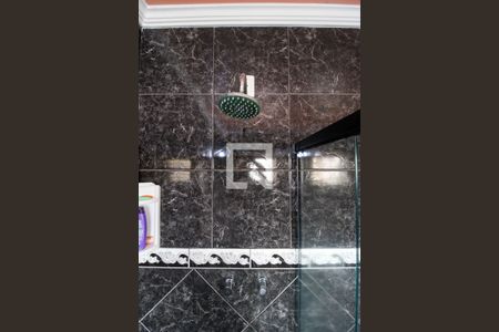 Casa à venda com 310m², 4 quartos e 4 vagas Casa à venda com 310m², 4 quartos e 4 vagasBanheiro da Suite