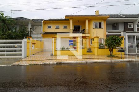 Casa à venda com 310m², 4 quartos e 4 vagas Casa à venda com 310m², 4 quartos e 4 vagasFachada