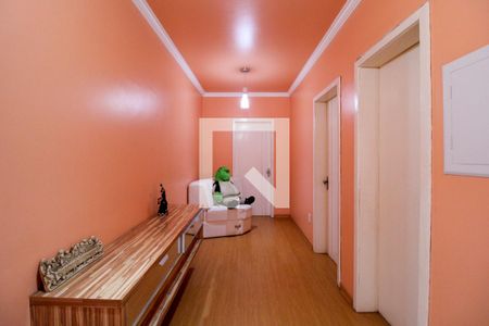 Casa à venda com 310m², 4 quartos e 4 vagas Casa à venda com 310m², 4 quartos e 4 vagasCorredor