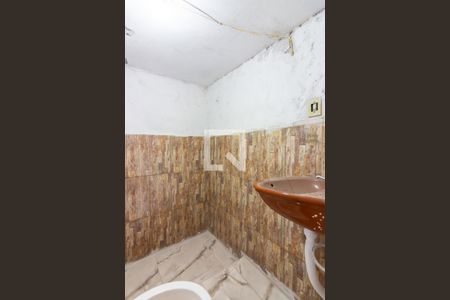 Banheiro de kitnet/studio para alugar com 1 quarto, 21m² em Padroeira, Osasco