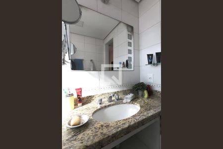 Apartamento à venda com 240m², 4 quartos e 3 vagasBanheiro da suíte