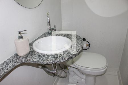 Lavabo de apartamento para alugar com 4 quartos, 110m² em Parque Enseada, Guarujá