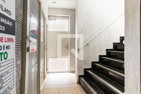 Escada de acesso de apartamento à venda com 2 quartos, 50m² em Vila Talarico, São Paulo
