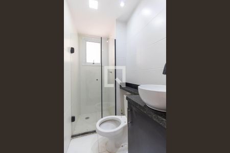 Banheiro de apartamento para alugar com 2 quartos, 47m² em Vila Penteado, São Paulo