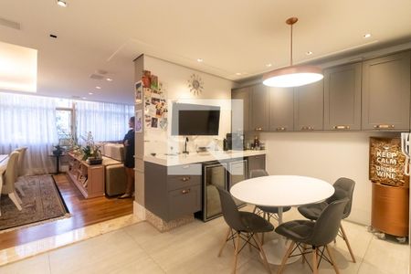 Apartamento à venda com 300m², 3 quartos e 3 vagasCopa e Cozinha