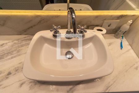 Apartamento à venda com 300m², 3 quartos e 3 vagasBanheiro da Suíte 2